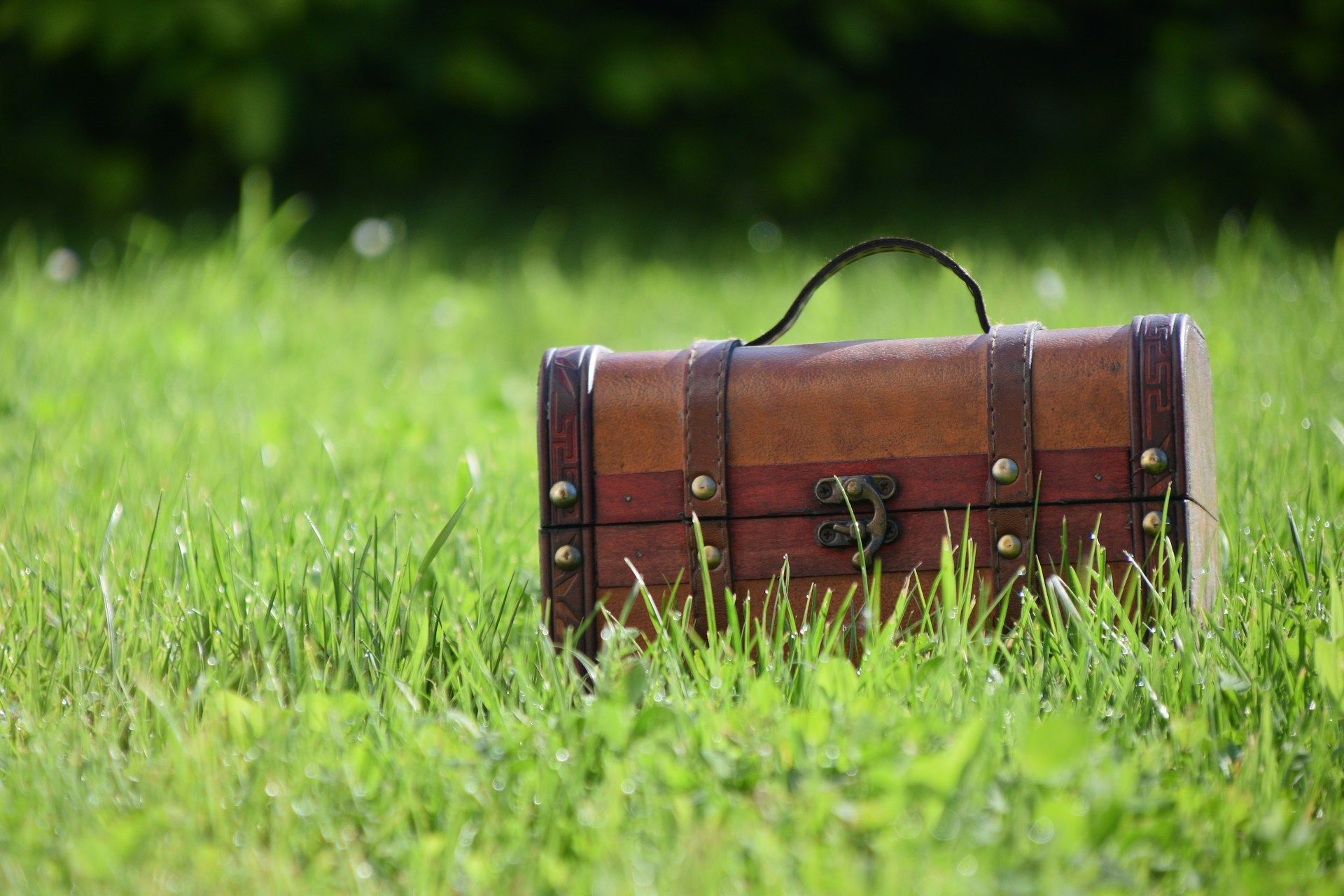 A stylised image of a hand opening a locked treasure chest, with light and coins spilling out. This represents the idea of unlocking the hidden potential of your CPF savings.